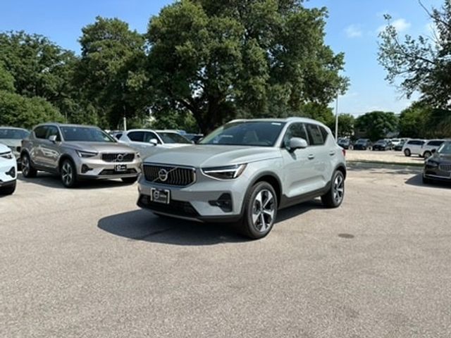 2024 Volvo XC40 Plus Bright Theme