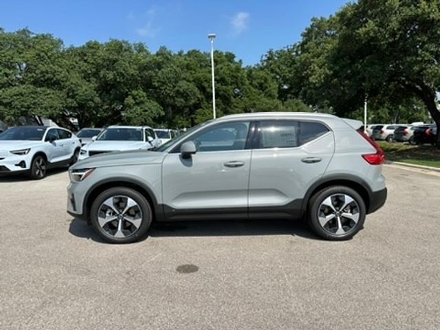 2024 Volvo XC40 Plus Bright Theme