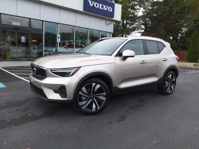 2024 Volvo XC40 Plus Bright Theme