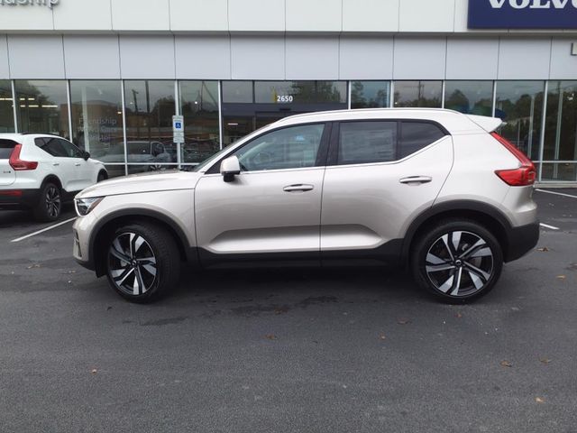 2024 Volvo XC40 Plus Bright Theme