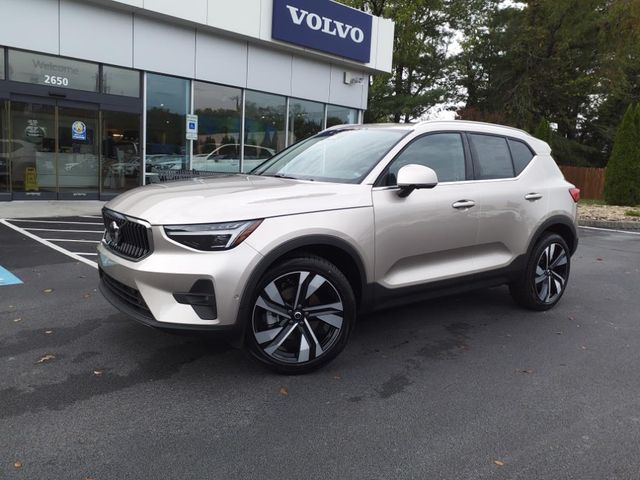 2024 Volvo XC40 Plus Bright Theme