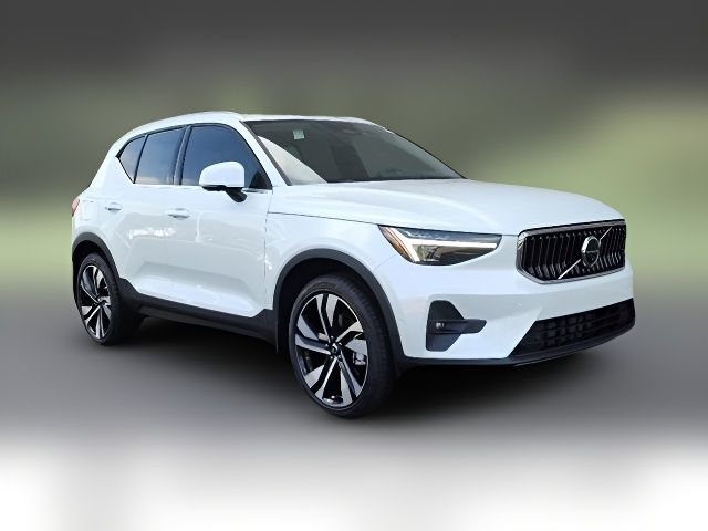 2024 Volvo XC40 Plus Bright Theme