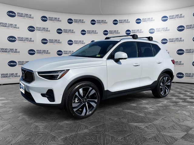 2024 Volvo XC40 Plus Bright Theme