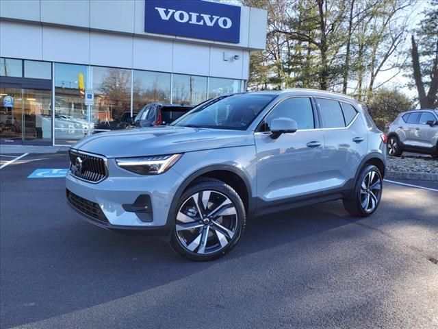 2024 Volvo XC40 Plus Bright Theme