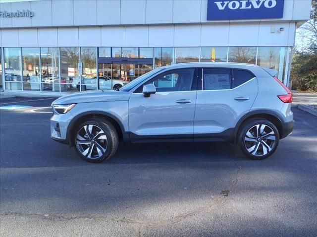 2024 Volvo XC40 Plus Bright Theme