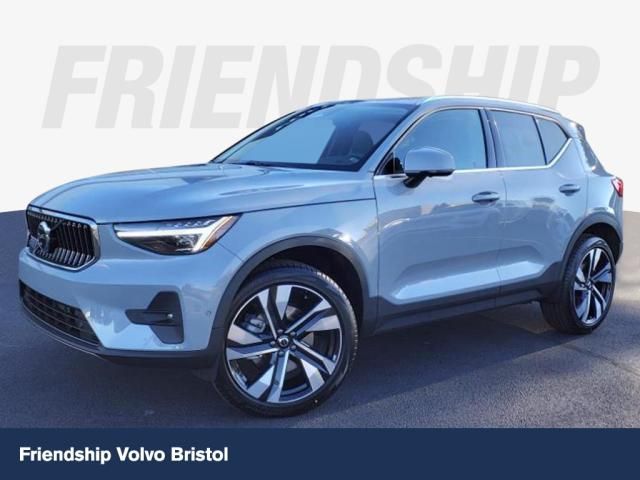 2024 Volvo XC40 Plus Bright Theme