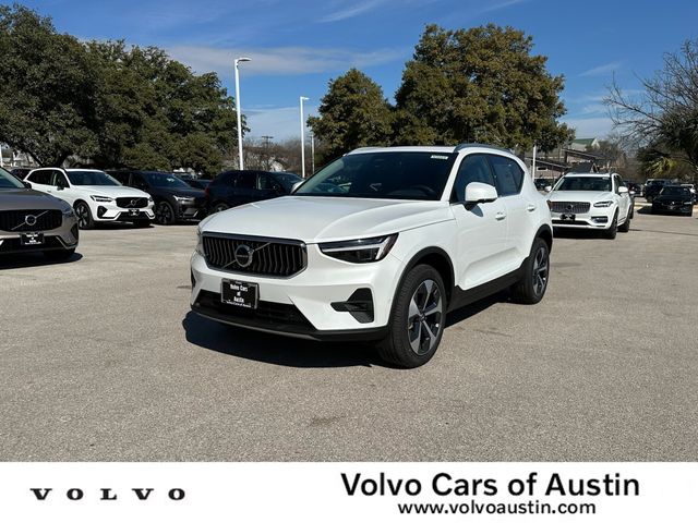 2024 Volvo XC40 Plus Bright Theme