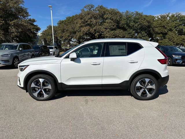 2024 Volvo XC40 Plus Bright Theme