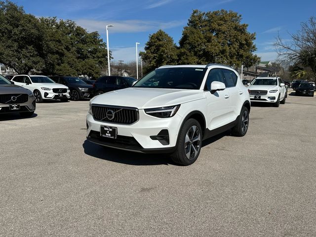 2024 Volvo XC40 Plus Bright Theme