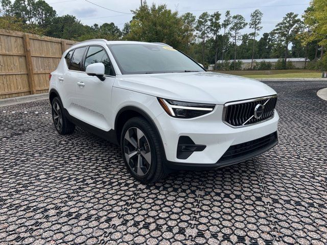 2024 Volvo XC40 Plus Bright Theme