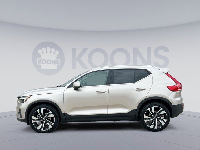 2024 Volvo XC40 Plus Bright Theme