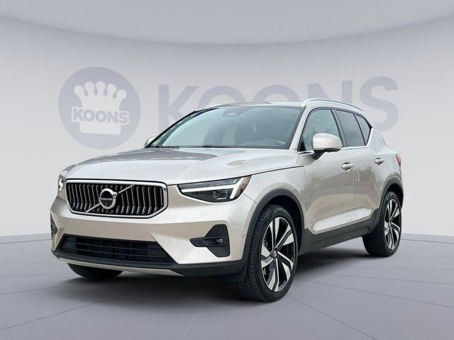 2024 Volvo XC40 Plus Bright Theme