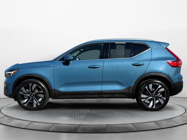2024 Volvo XC40 Plus Bright Theme