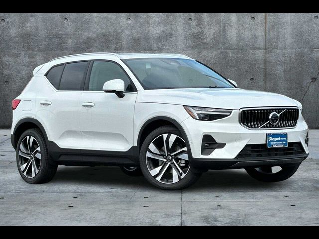 2024 Volvo XC40 Plus Bright Theme