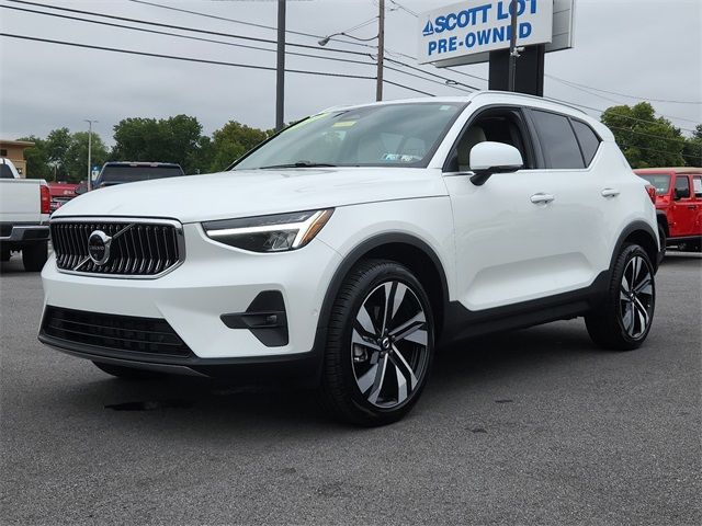 2024 Volvo XC40 Plus Bright Theme