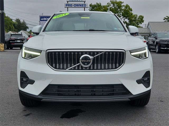 2024 Volvo XC40 Plus Bright Theme