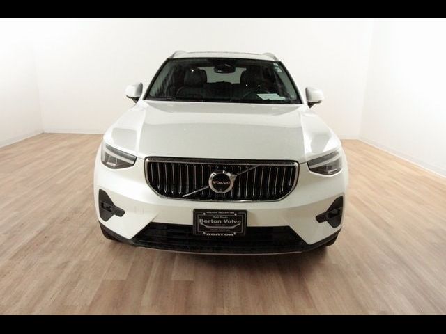 2024 Volvo XC40 Plus Bright Theme