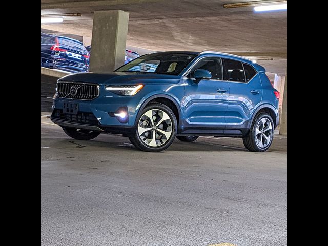 2024 Volvo XC40 Plus Bright Theme