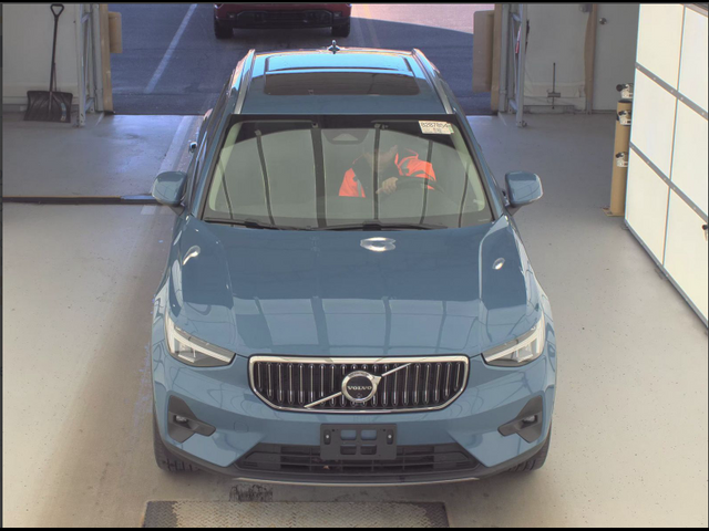2024 Volvo XC40 Plus Bright Theme