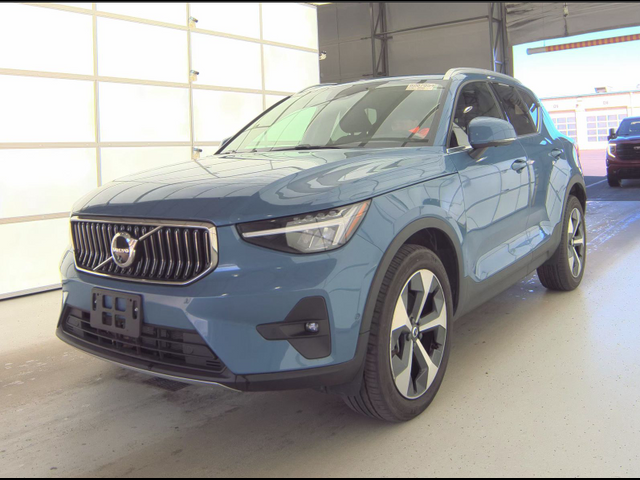 2024 Volvo XC40 Plus Bright Theme