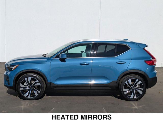 2024 Volvo XC40 Plus Bright Theme