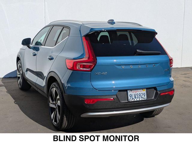 2024 Volvo XC40 Plus Bright Theme