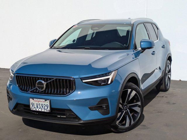 2024 Volvo XC40 Plus Bright Theme