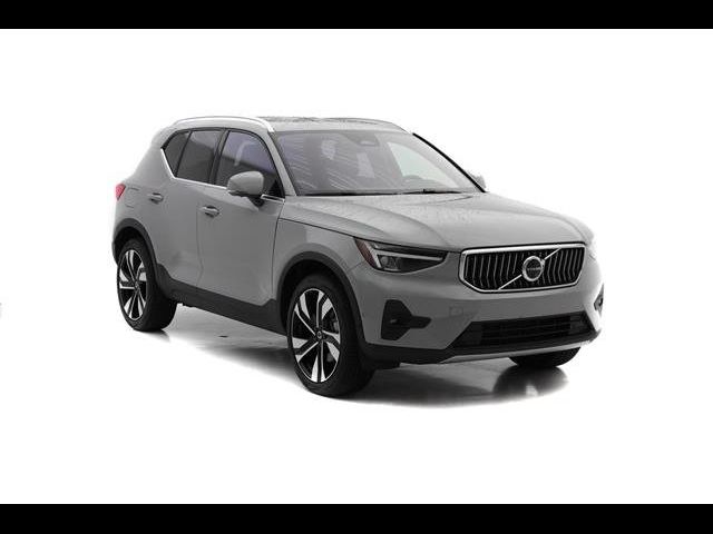 2024 Volvo XC40 Plus Bright Theme