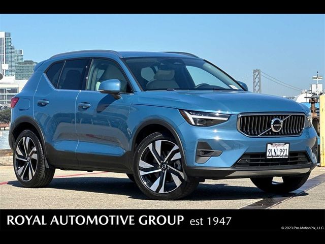 2024 Volvo XC40 Plus Bright Theme