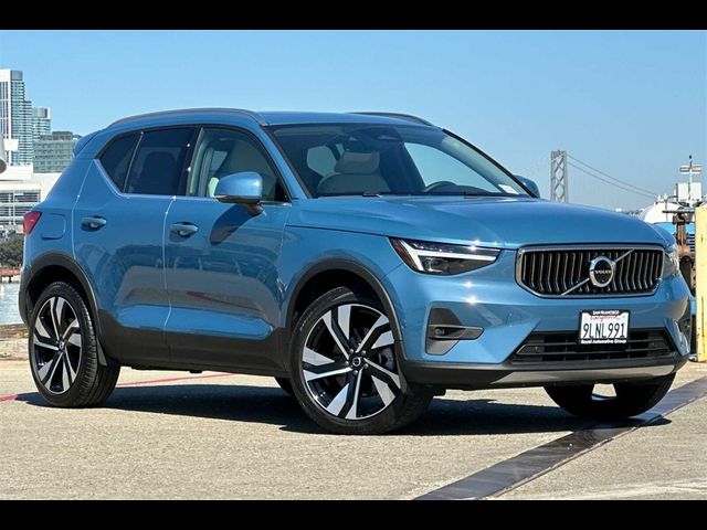 2024 Volvo XC40 Plus Bright Theme