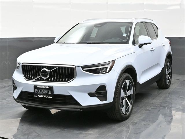 2024 Volvo XC40 Plus Bright Theme