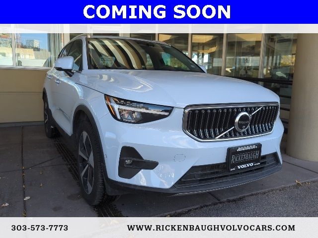 2024 Volvo XC40 Plus Bright Theme