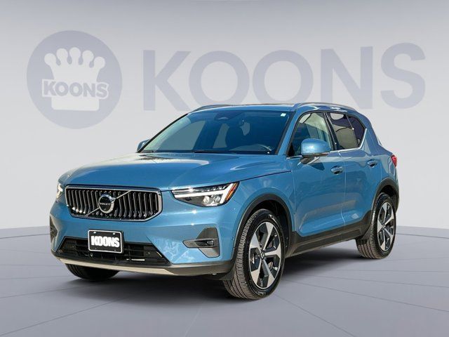 2024 Volvo XC40 Plus Bright Theme