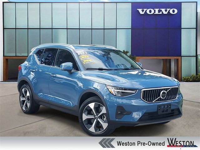 2024 Volvo XC40 Plus Bright Theme