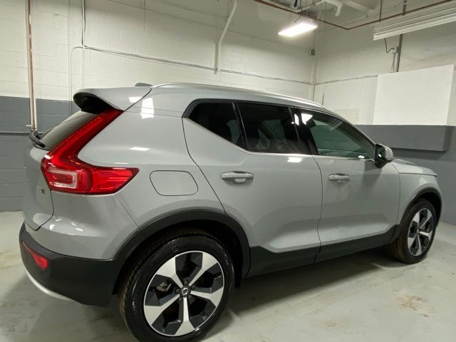 2024 Volvo XC40 Plus Bright Theme