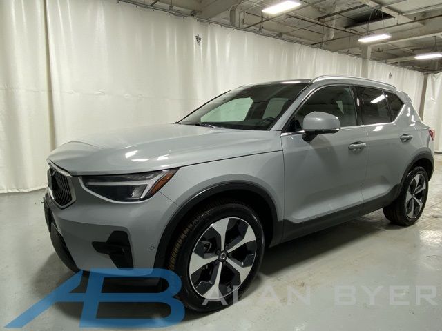 2024 Volvo XC40 Plus Bright Theme
