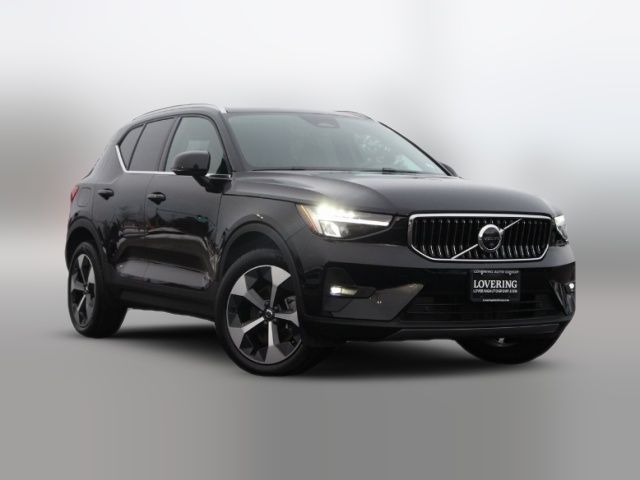 2024 Volvo XC40 Plus Bright Theme