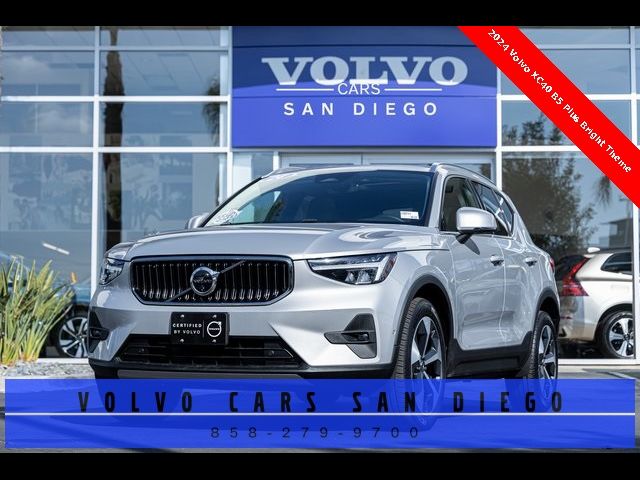 2024 Volvo XC40 Plus Bright Theme