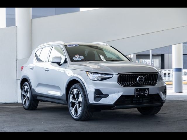 2024 Volvo XC40 Plus Bright Theme