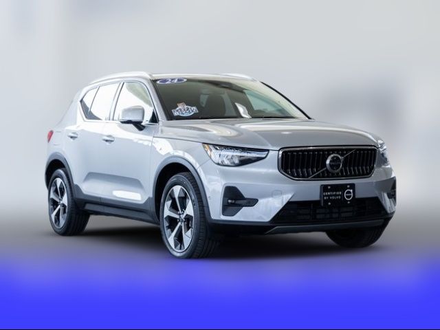 2024 Volvo XC40 Plus Bright Theme