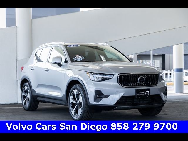 2024 Volvo XC40 Plus Bright Theme