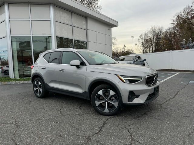 2024 Volvo XC40 Plus Bright Theme