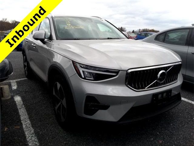 2024 Volvo XC40 Plus Bright Theme