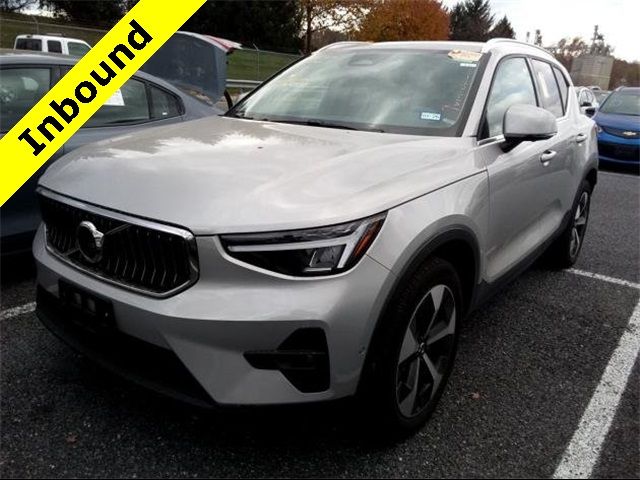 2024 Volvo XC40 Plus Bright Theme