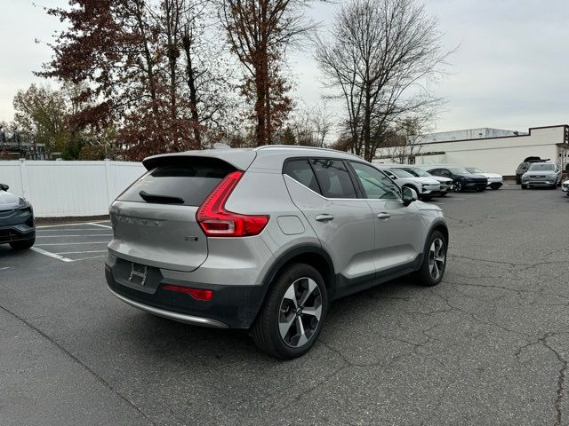 2024 Volvo XC40 Plus Bright Theme