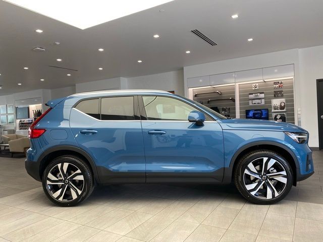 2024 Volvo XC40 Plus Bright Theme