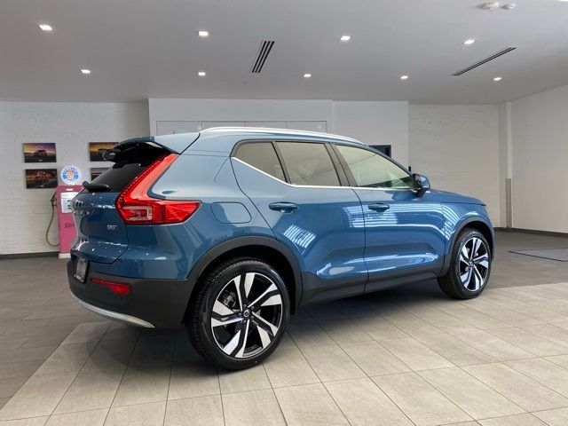 2024 Volvo XC40 Plus Bright Theme