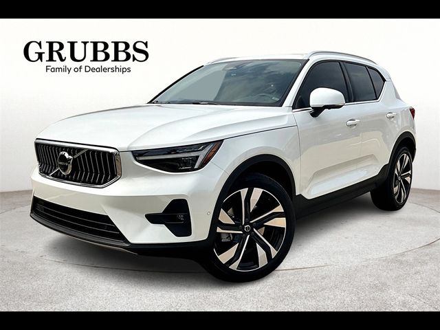 2024 Volvo XC40 Plus Bright Theme