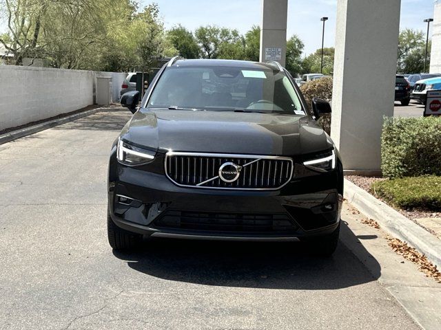 2024 Volvo XC40 Plus Bright Theme