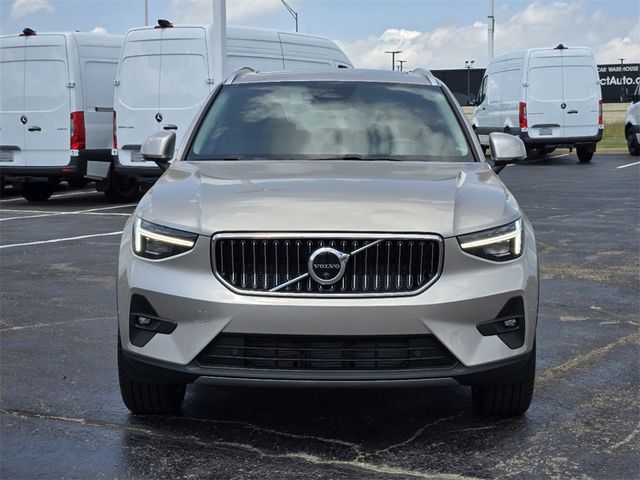 2024 Volvo XC40 Plus Bright Theme